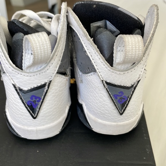 Toddler Retro Jordan size 7c in good condition. - Picture 4 of 7